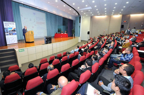 Auditorio del Colegio de Ingenieros Civiles de México. Conferencia del Dr. Artur Pinto Vieira, Comisión Europea, European Laboratory for Structural Assessment (JRC), Ispra, Italia.