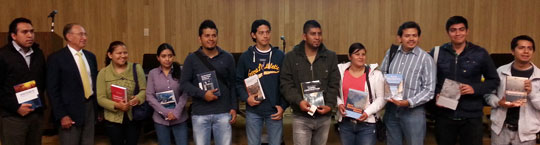 El M.I. Andrés Moreno y Fernández, presidente de LYTSA, con estudiantes que participaron en el curso propedéutico de la maestría en Túneles y Obras Subterráneas.